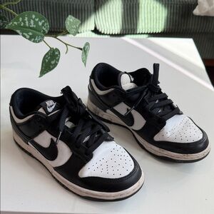 black and white nike dunks
